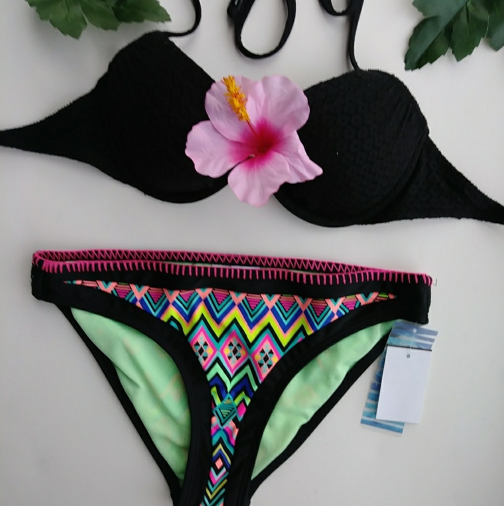 Brand new Swim Bottom embroidery edge